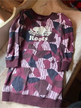 Roots Girls' Pink & Plum Beaver Logo Pullover